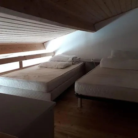 Semesterbostad Maison Calme Proche - La Roseraie