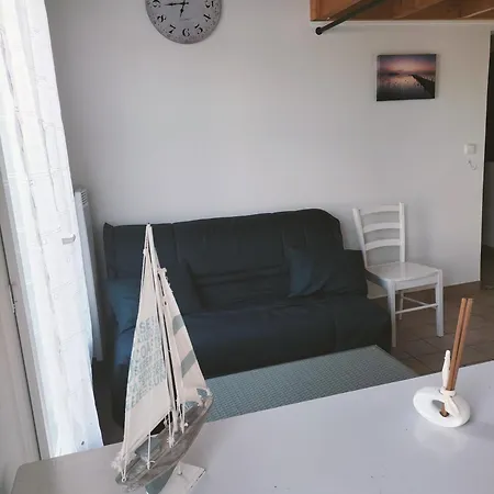 Maison Calme Proche - La Roseraie 度假居 *