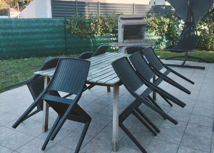 Maison Calme Proche - La Roseraie بيت للعطل *